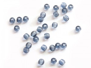 круглые серые бусы